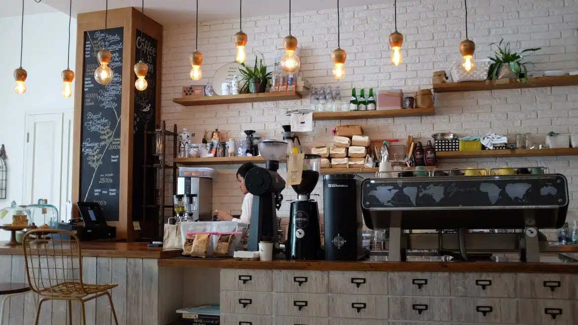 travailler dans un café